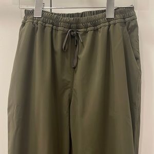 Lululemon Hunter Green 7/8 Work Pants, Size 2